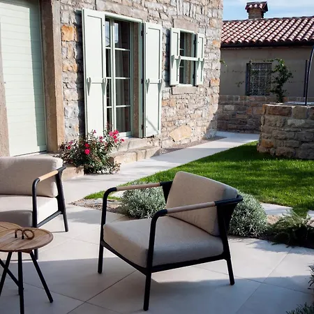 Hisa Marija * Zgornje Skofije