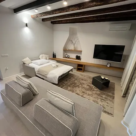 Hisa Marija Private