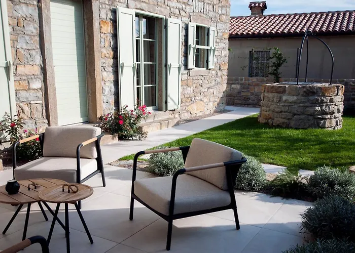 Hisa Marija * Zgornje Skofije